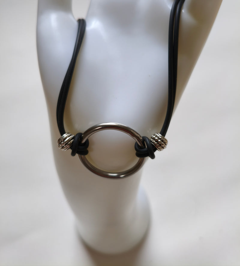 Collier grand anneau cuir BDSM artisanal AdryX - vue complète