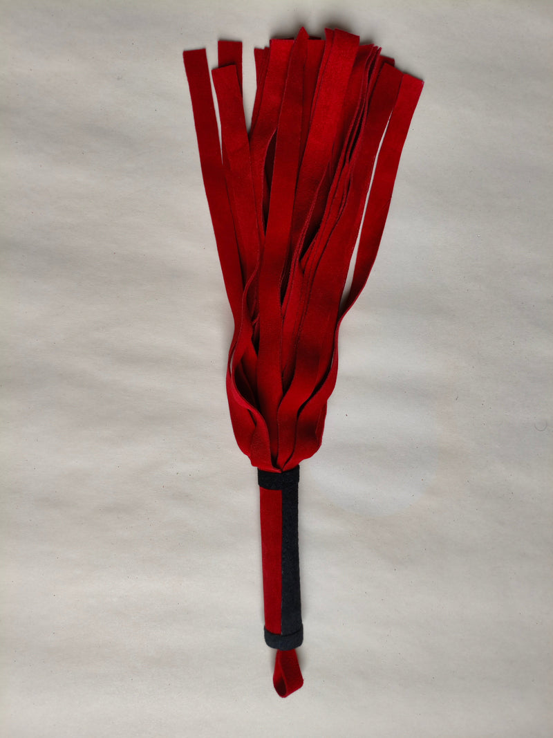 Martinet cuir rouge court AdryX - détail lanières