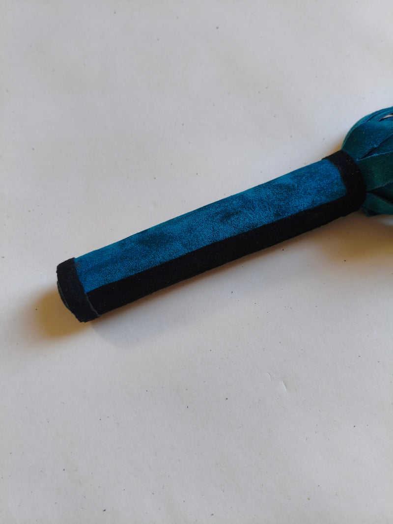 Duo martinets bleu canard AdryX - détail texture cuir