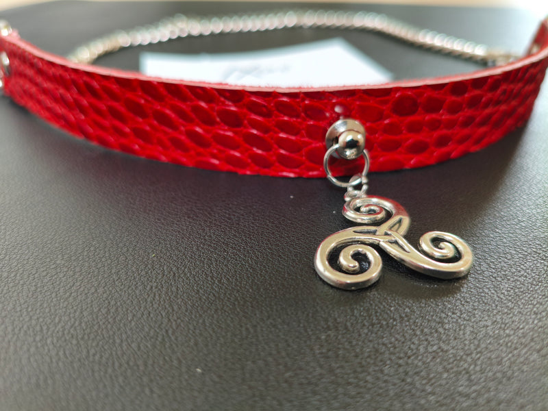 Collier cuir rouge AdryX - détail fermeture