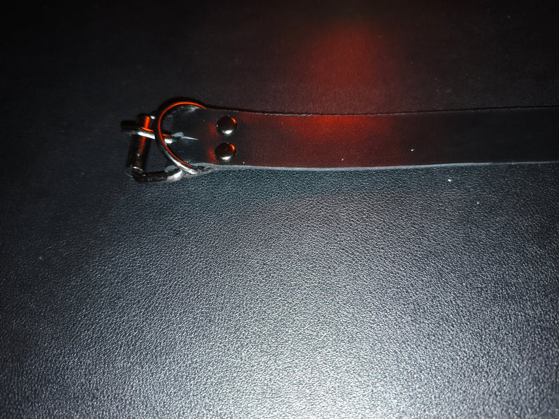 Collier artisanal cuir noir lisse - vue latérale