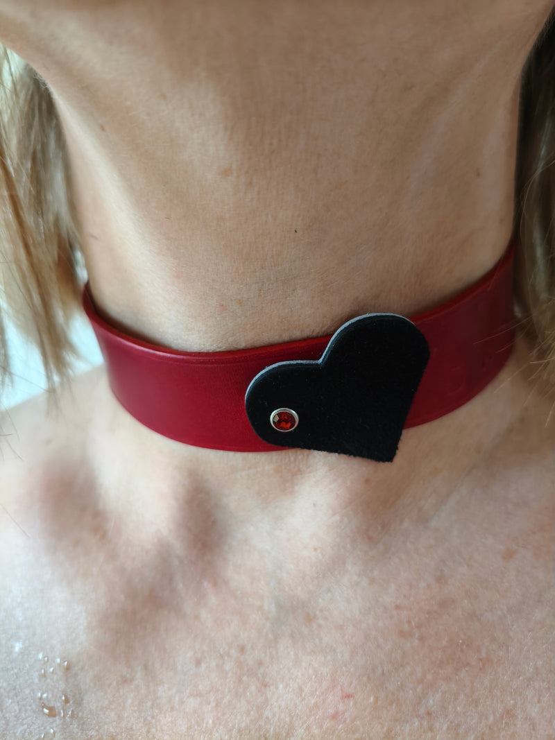 Parure cuir rouge lisse DAD AdryX – fond blanc, présentation produit