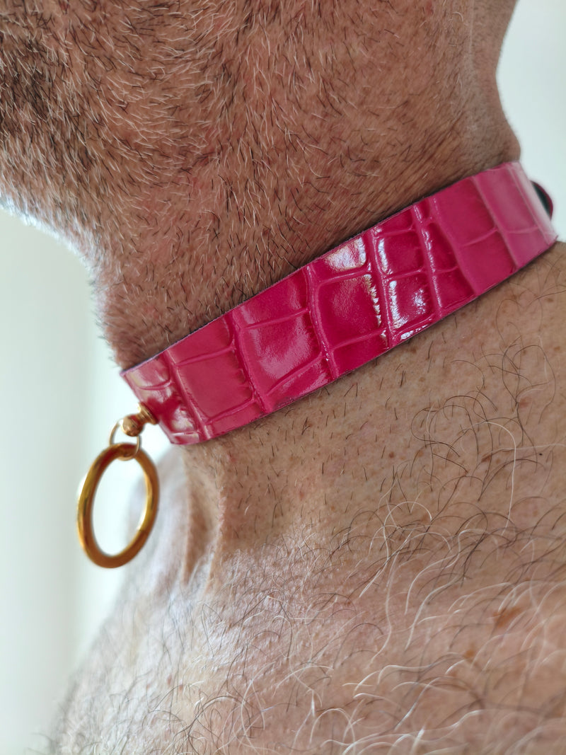 Collier cuir fuchsia AdryX - détail cuir crocodile