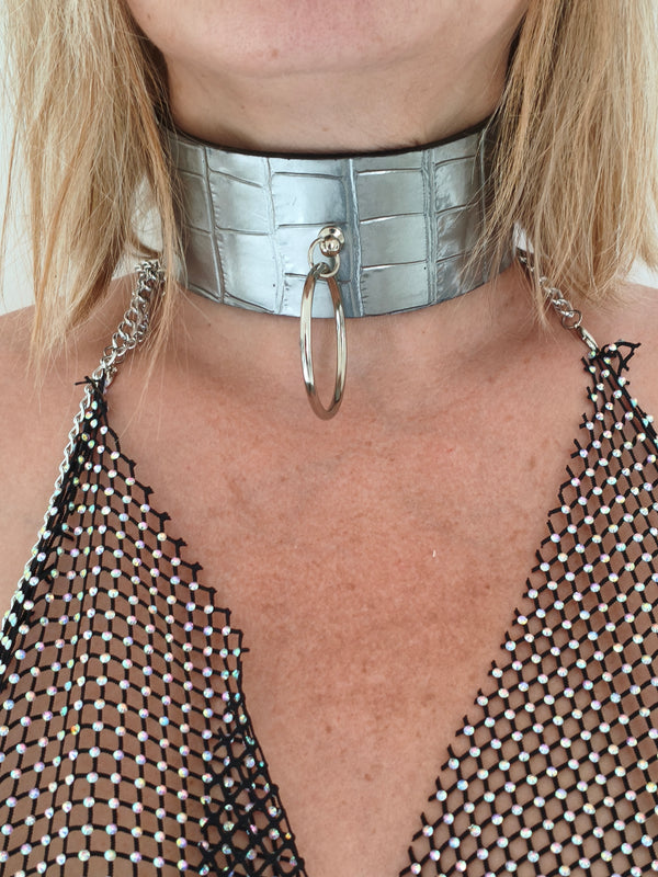 Collier large en cuir argenté effet crocodile, anneau frontal, fait main France AdryX