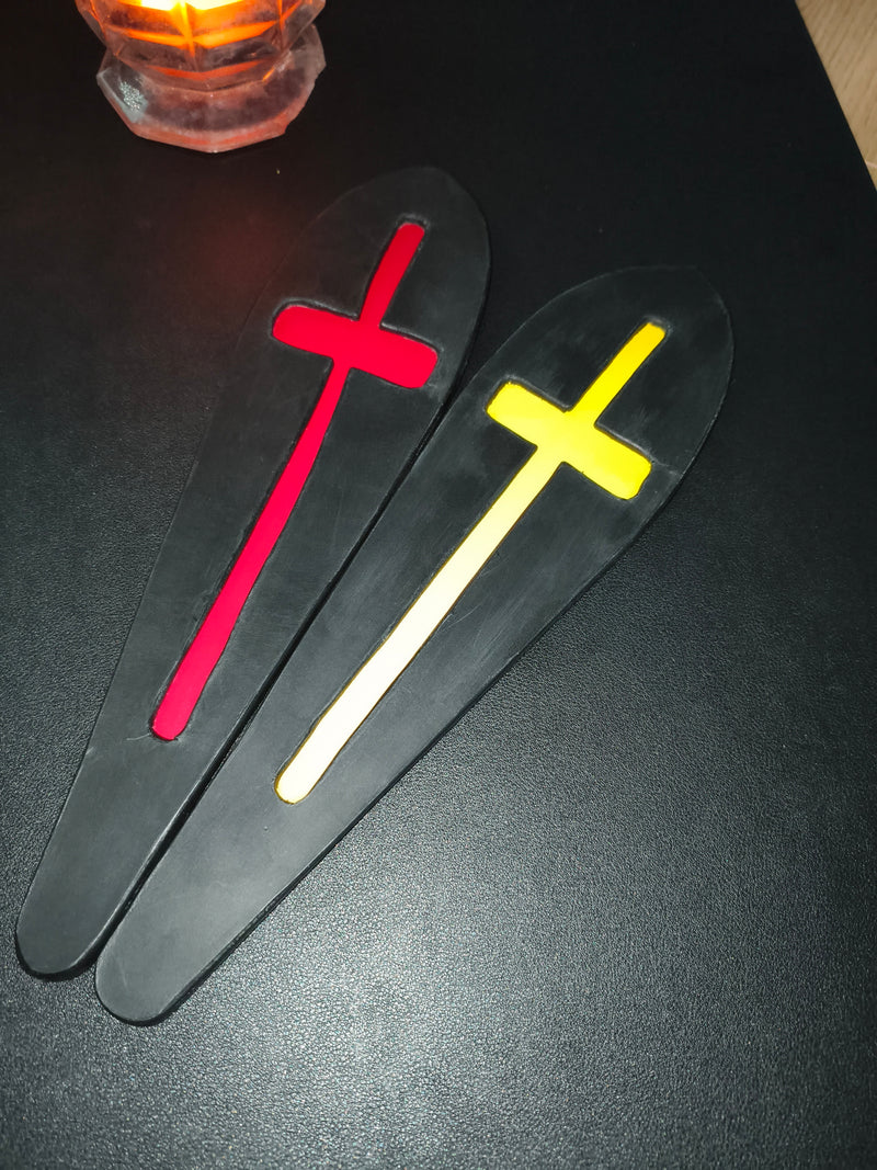 Paddle BDSM cuir Les Croix du Silence AdryX - détail du cuir