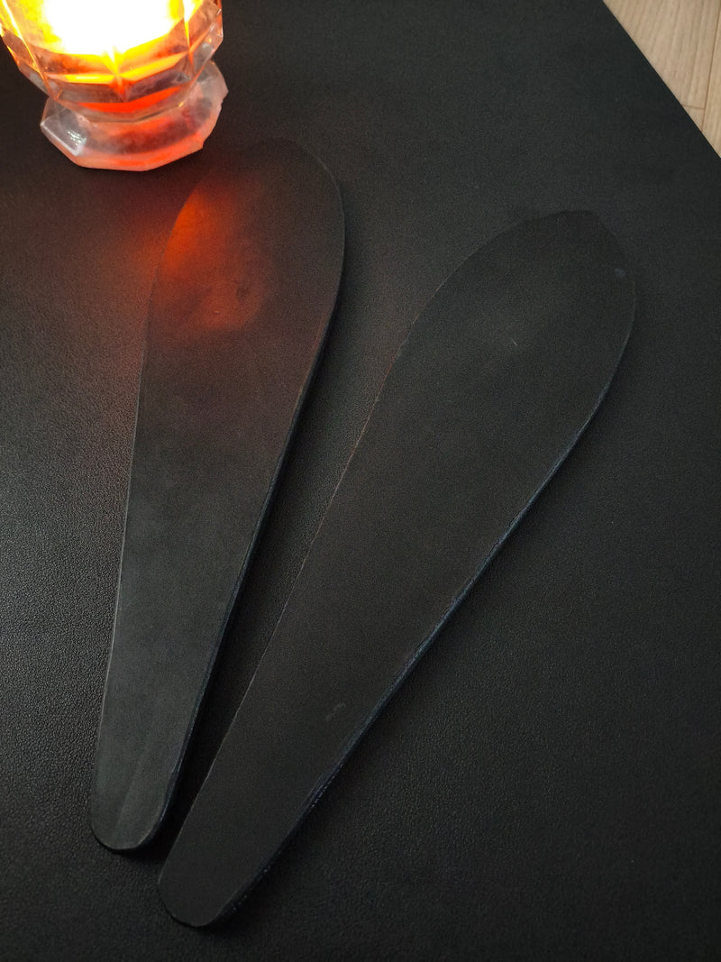 Paddle BDSM Les Croix du Silence AdryX - épaisseur de cuir 8 mm