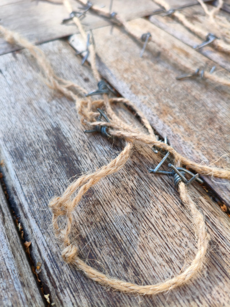 Boucle du cordon de jute barbelé AdryX, mélange de jute naturel et de barbelés