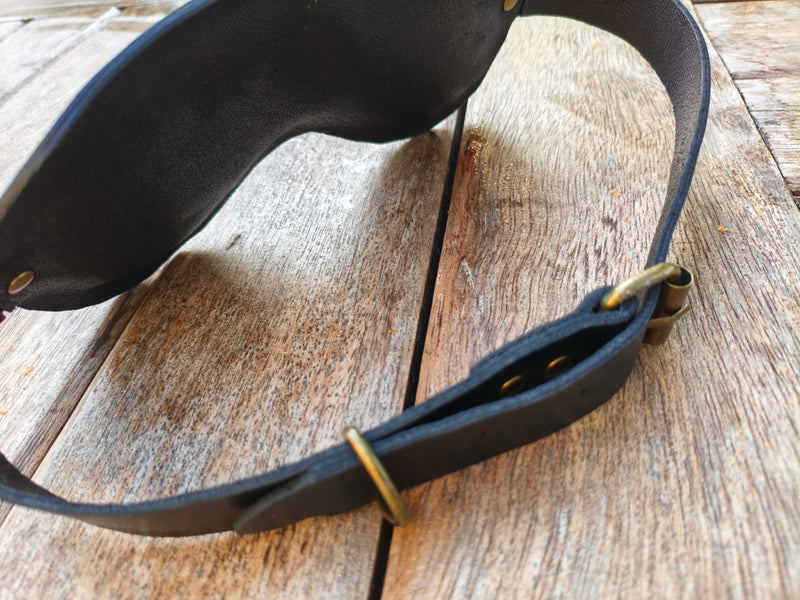 Bandeau en cuir noir – face intérieure souple et sangle réglable