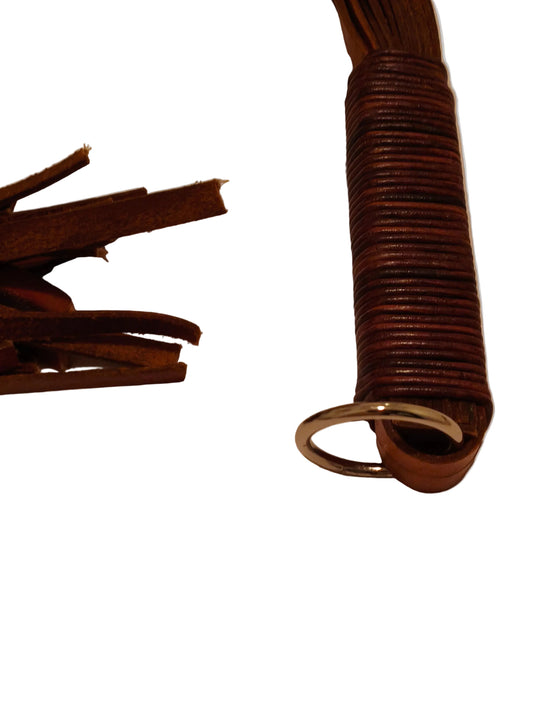 Martinet long de lanières de cuir lourd