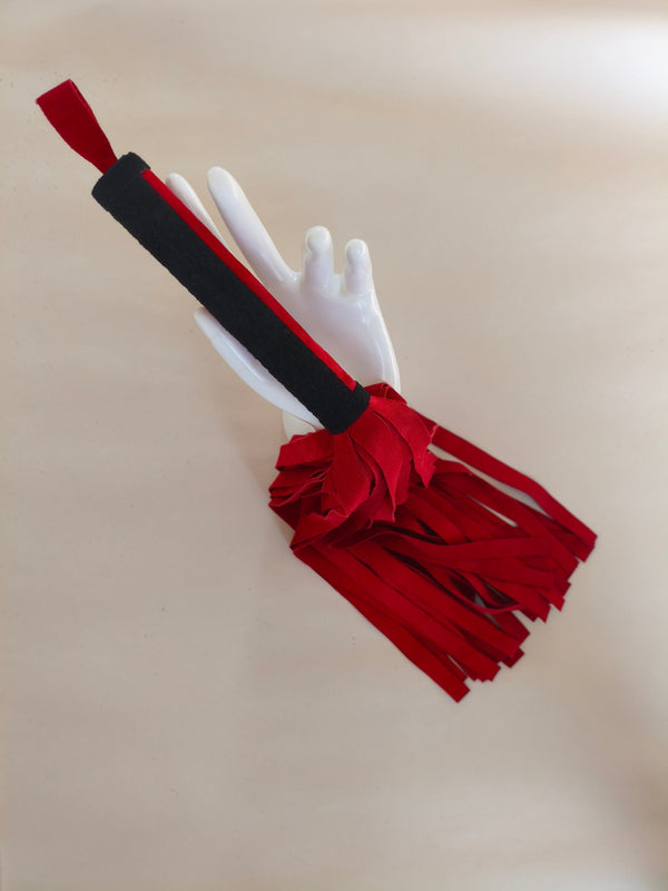Martinet croûte cuir rouge long BDSM AdryX - vue complète