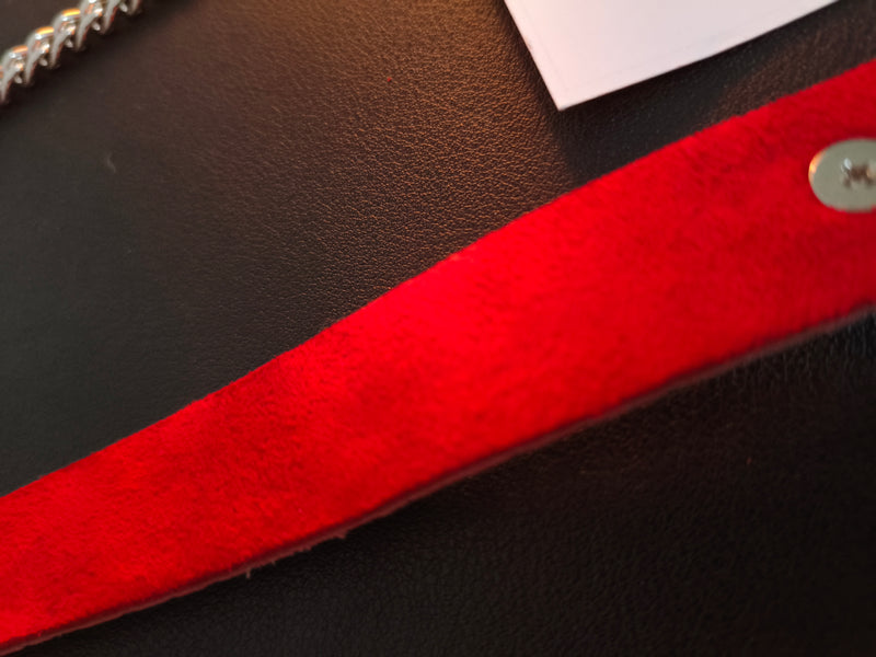 Collier cuir rouge triskel AdryX - vue de face