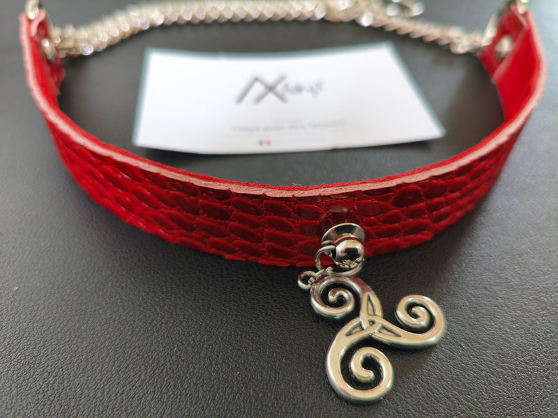 Collier cuir rouge chaîne AdryX - détail pendentif triskel