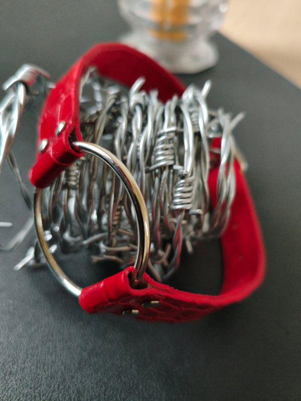 Collier en cuir rouge effet crocodile avec anneau central – Fait main en France