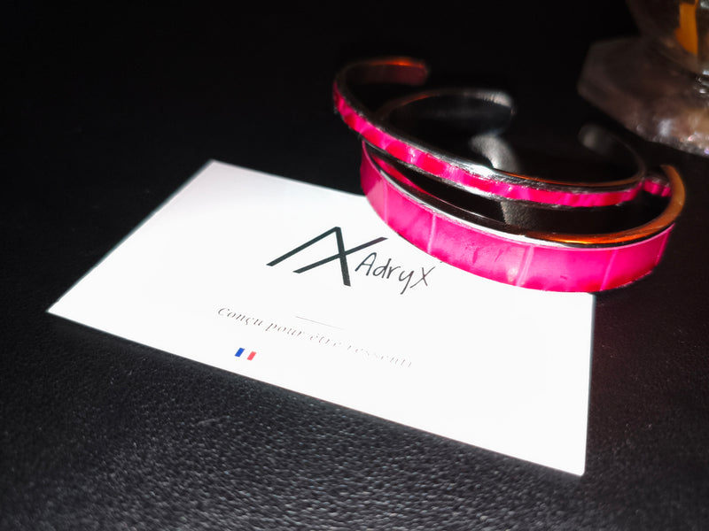 Bracelet rose croco large 12mm – détail couture et fermoir argenté
