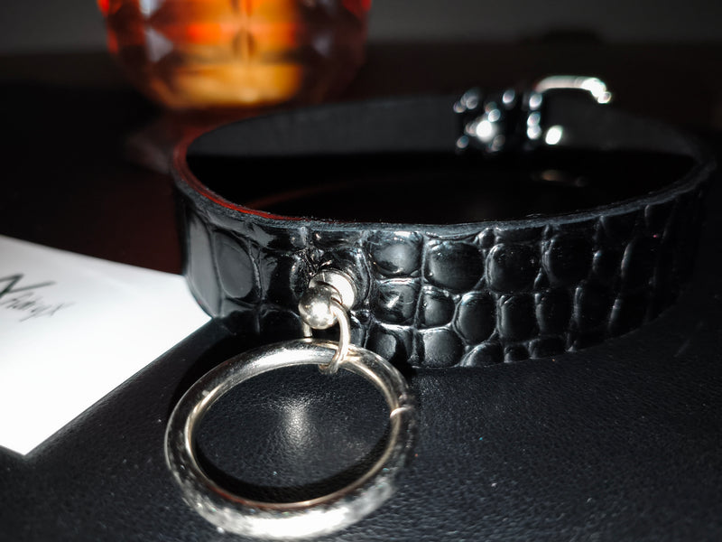 Collier cuir noir effet crocodile - pièce de la parure AdryX