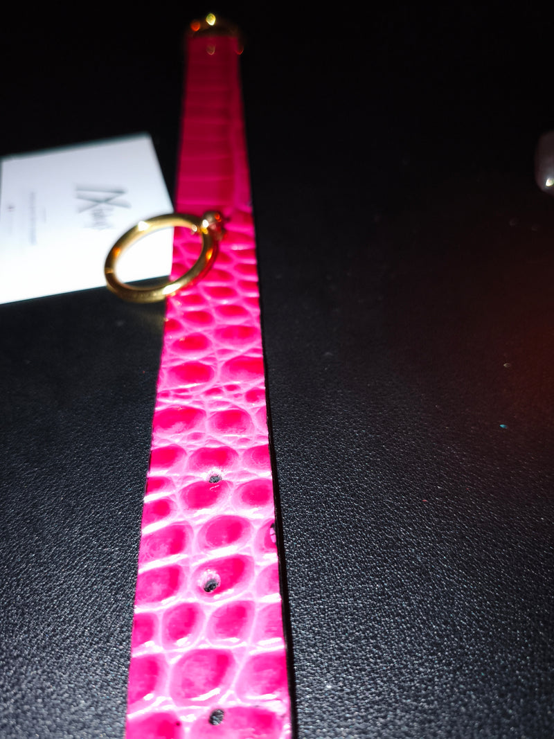 Collier cuir fuchsia effet crocodile - intérieur velours de cuir
