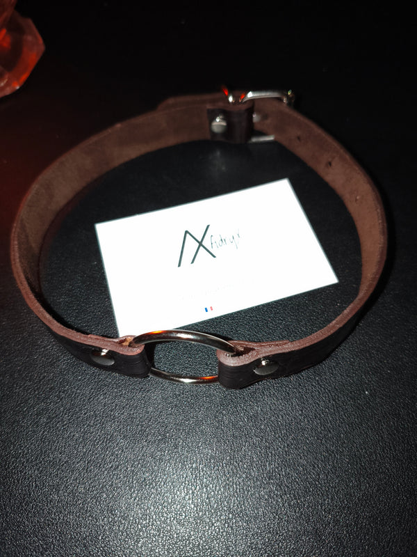 Collier cuir marron foncé effet crocodile AdryX - vue de face