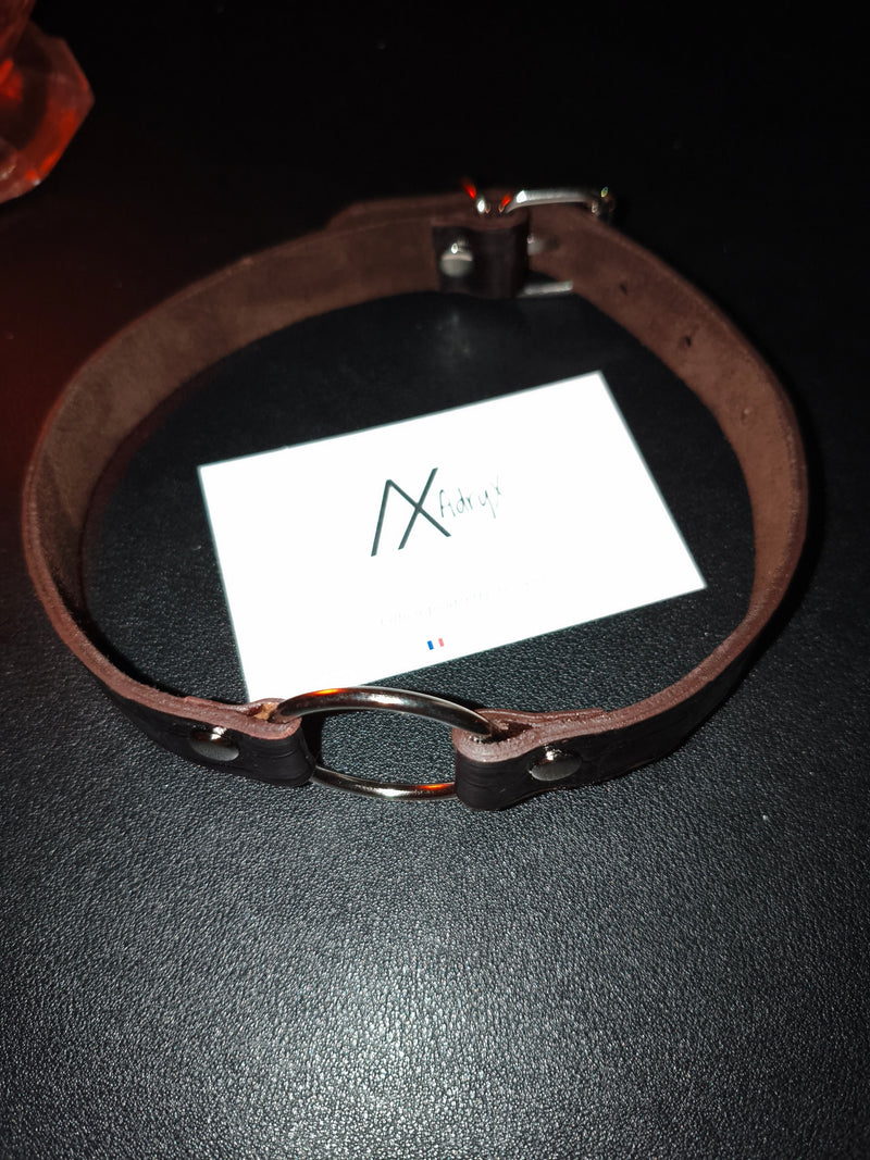 Collier cuir marron foncé effet crocodile AdryX - vue de face