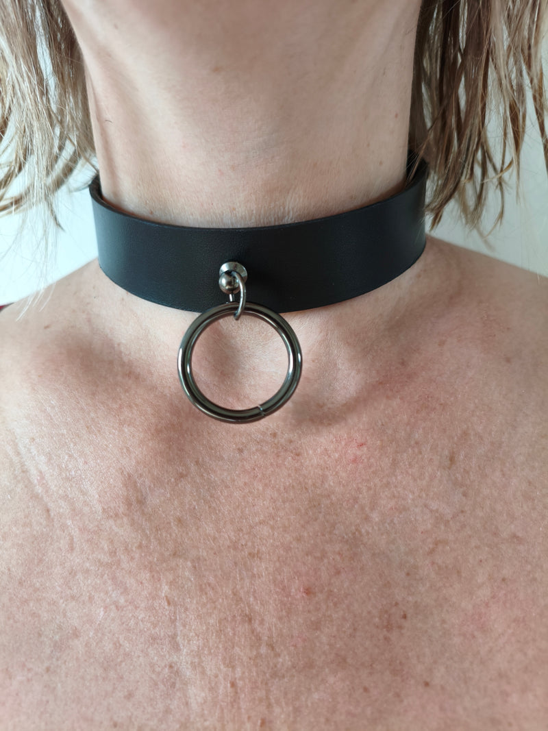 Collier BDSM cuir noir lisse - fabrication française AdryX
