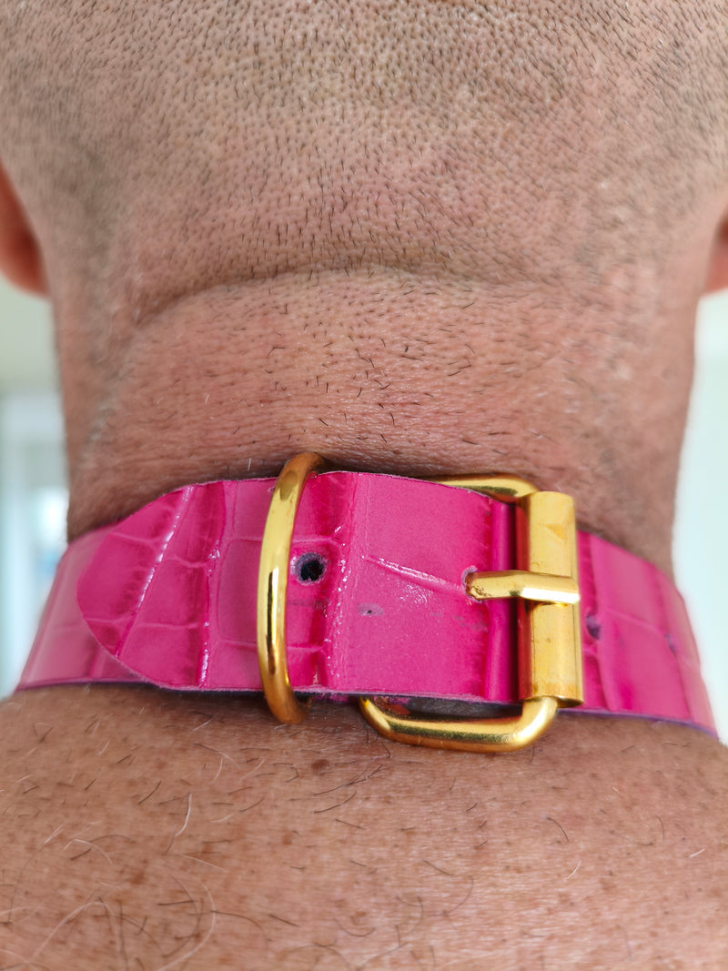 Collier artisanal AdryX fuchsia - vue latérale